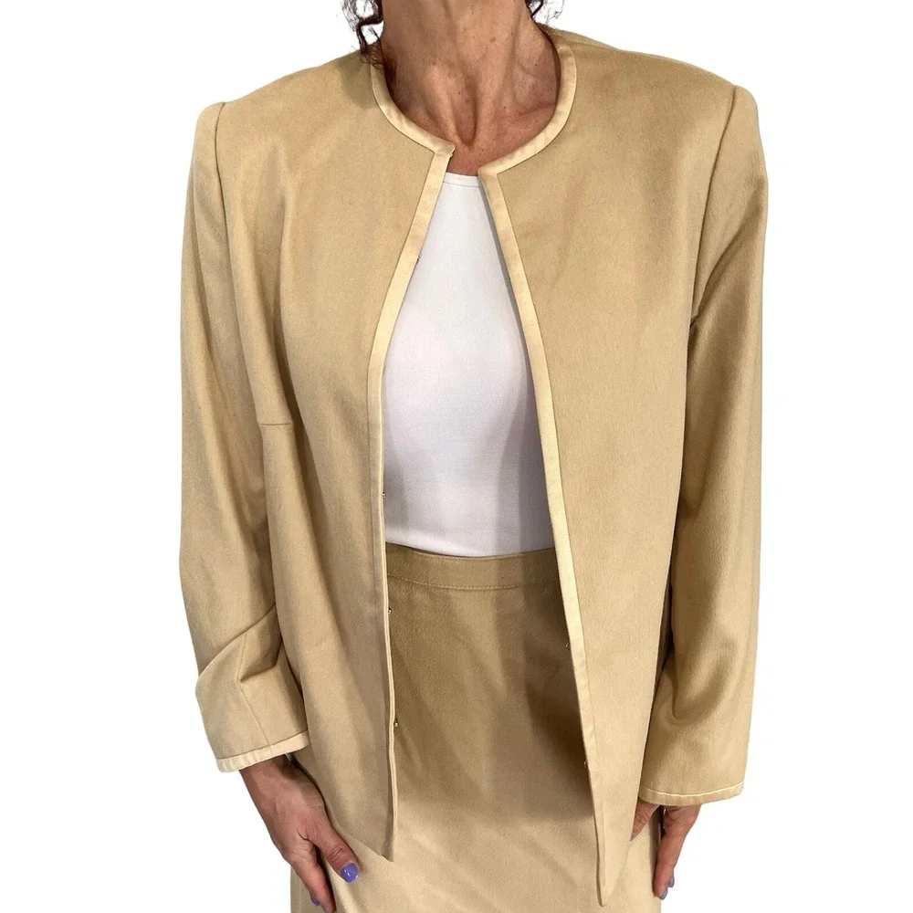 Vintage ESCADA  Placenza Orylactus Rabbit Wool Beige Satin Trim skirt Suit 12-14